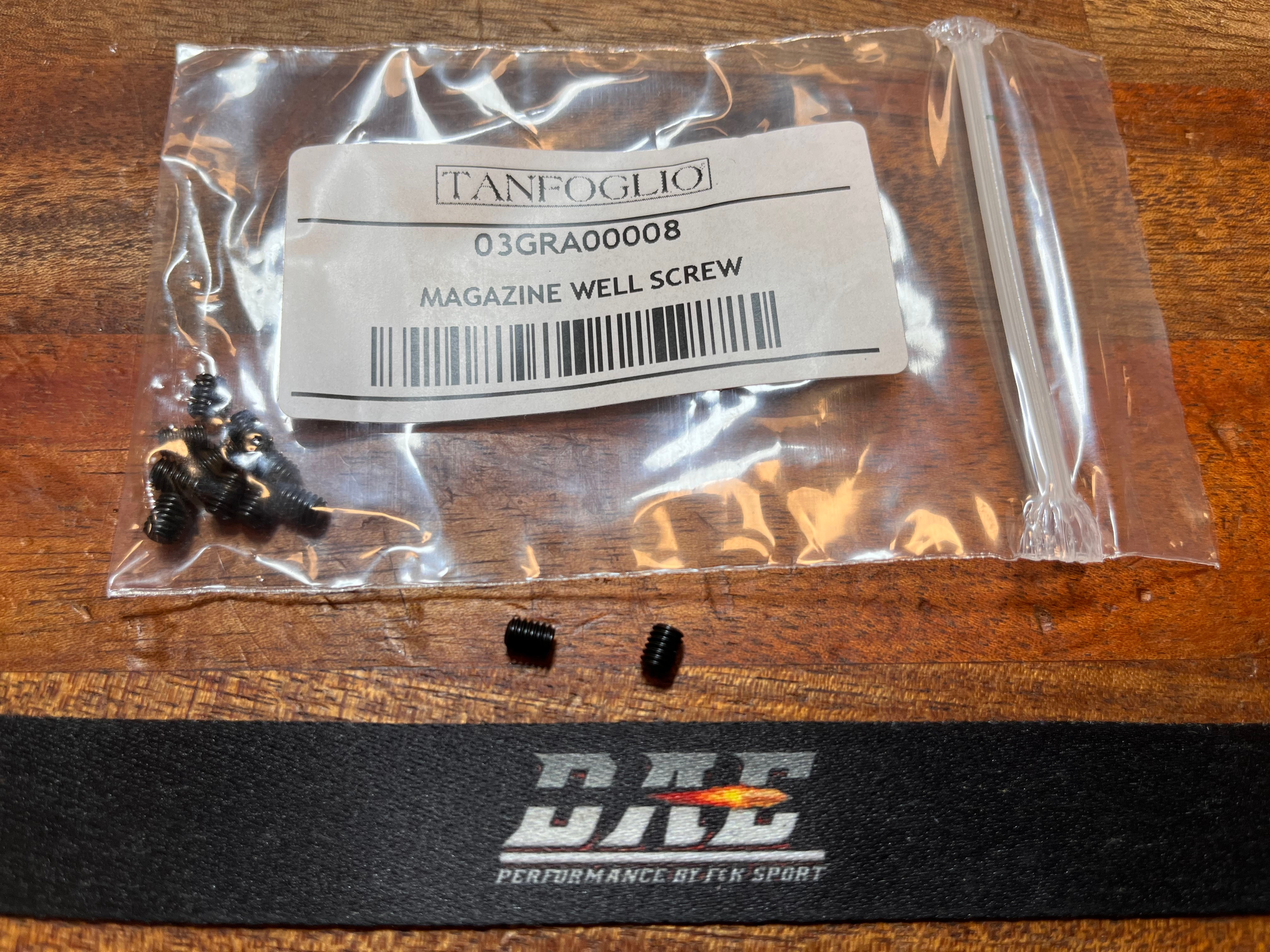 Tanfoglio Magazine Well Screw (2 pcs. Stop Screw) (18.D3)
